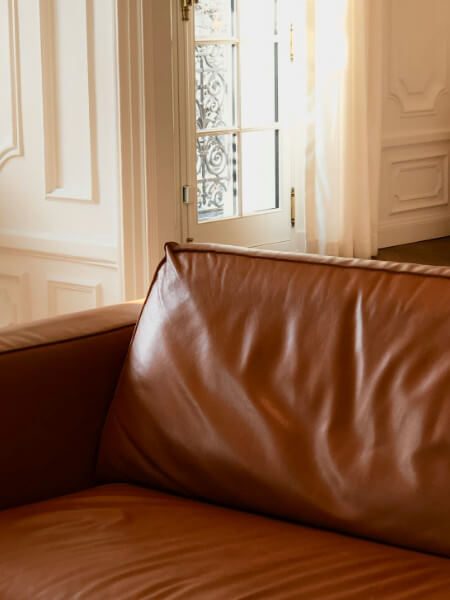 Restauration chaise cuir les Arcs